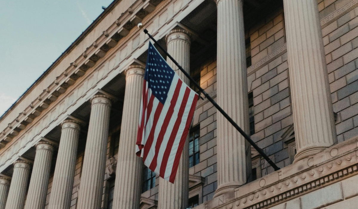 Fed independence debate intensifies as Scharf backs Trump voice