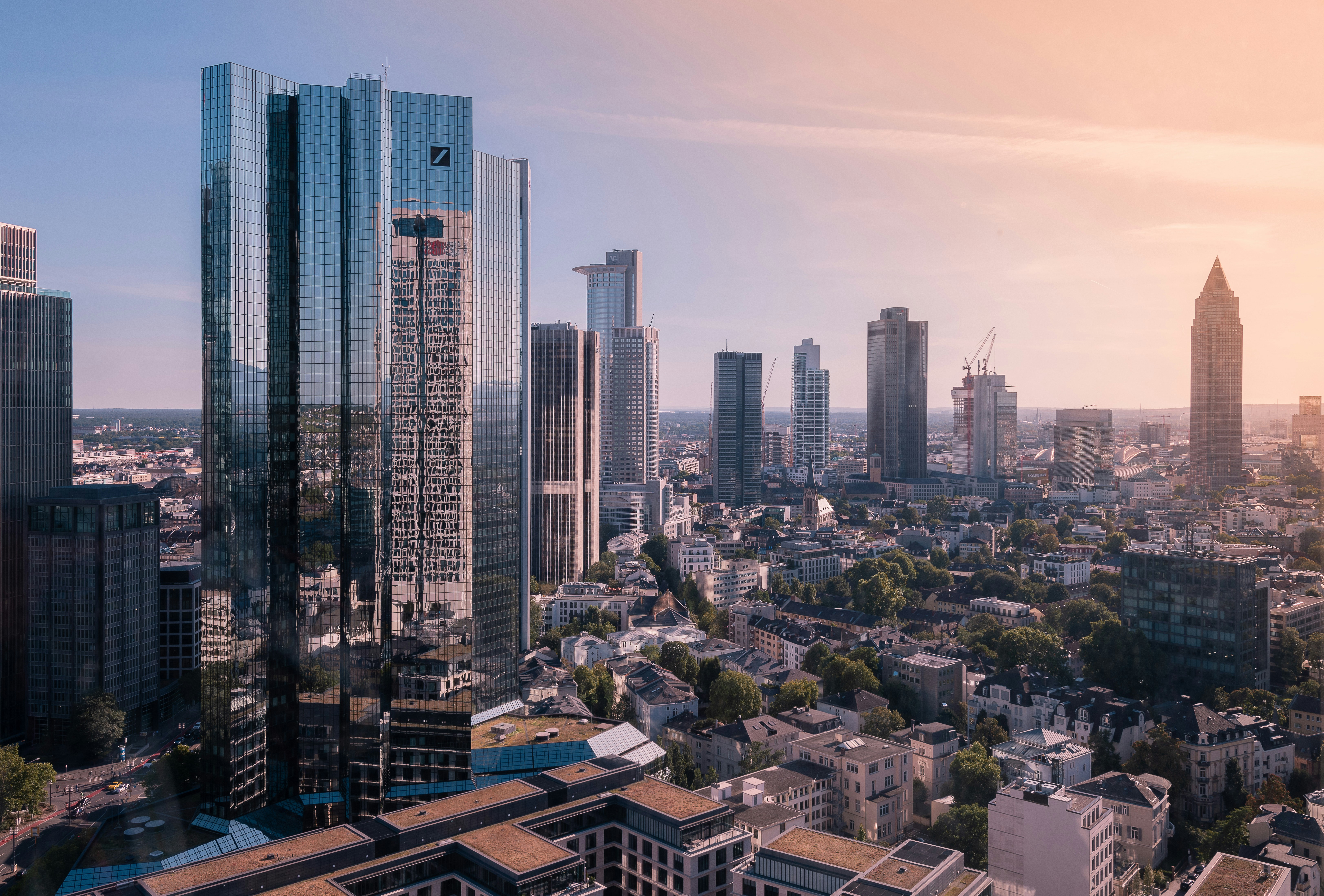 Deutsche Bank stays the course - net zero by 2050