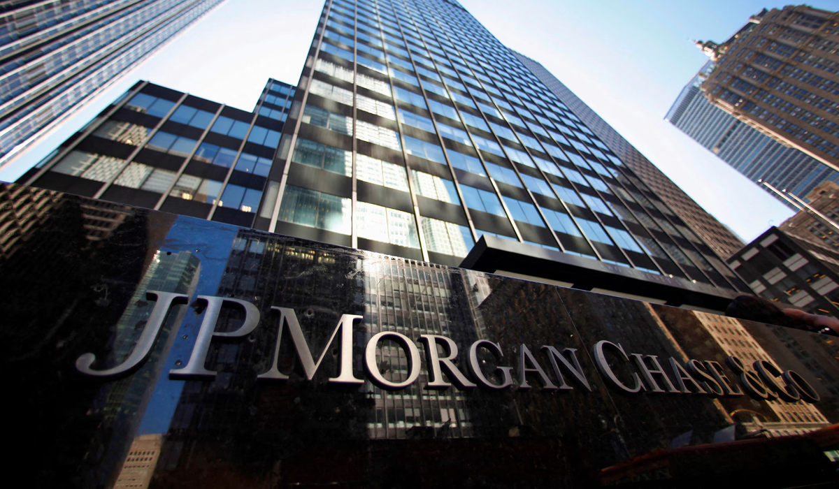 JPMorgan lets staff use AI to write performance reviews